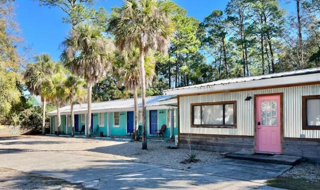 The Panacea Motel Exterior photo